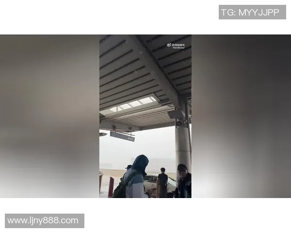 因俄城龙卷风预警步行者专机紧急改道避险保障乘客安全